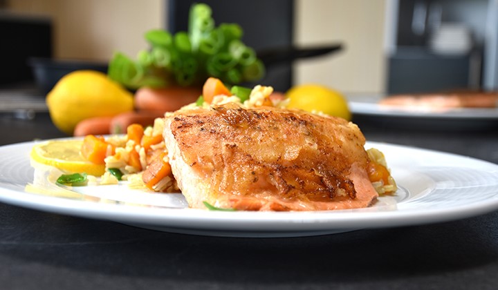 Lachs mit Reis und Möhren Schonkost zur Ernährung bei Durchfall