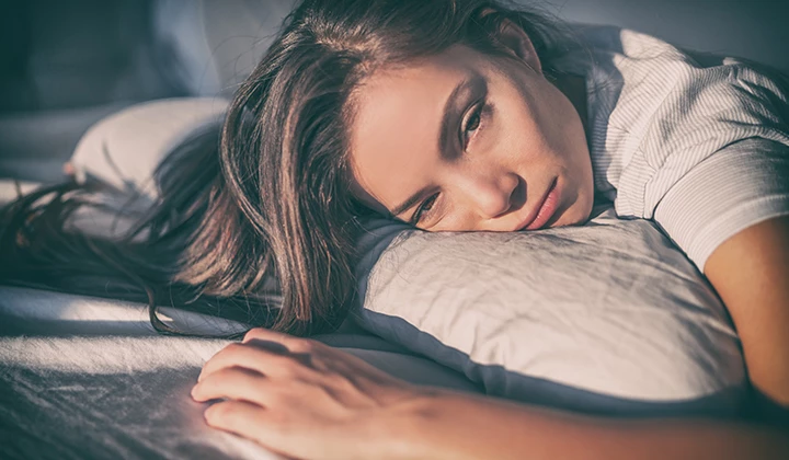 Müde Frau im Bett Müde Frau im Bett